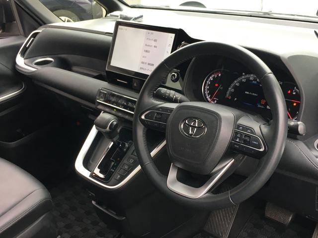 
								2022 TOYOTA NOAH S-Z full									
