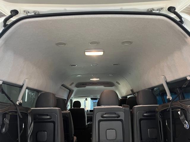 
								2024 TOYOTA HIACE COMMUTER SUPER LONG GL TURBO full									