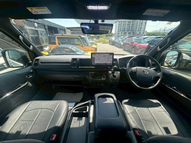 
								2022 TOYOTA HIACE VAN 5S full									