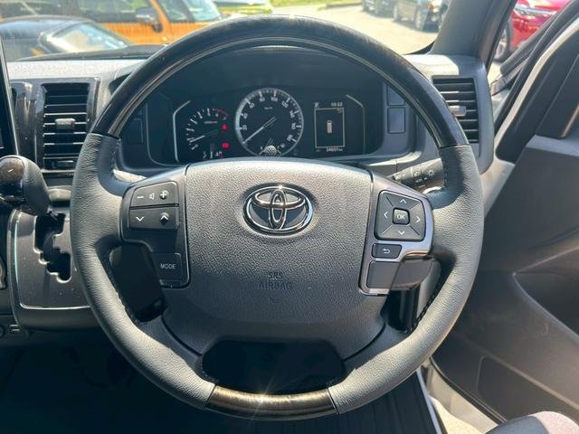 
								2022 TOYOTA HIACE VAN 5S full									