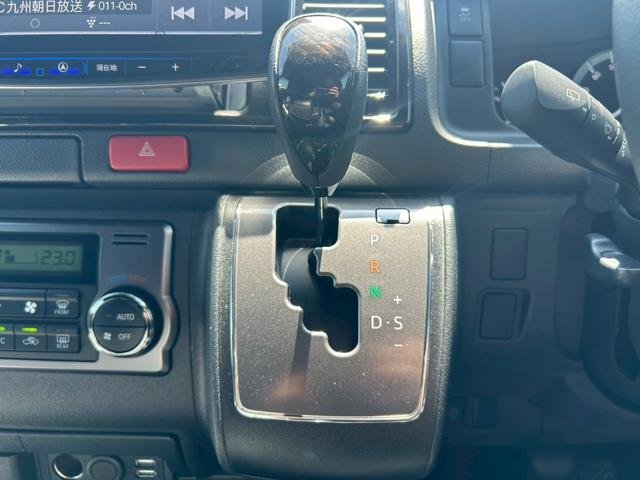 
								2022 TOYOTA HIACE VAN 5S full									