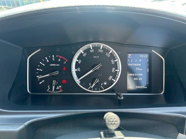 
								2022 TOYOTA HIACE VAN 5S full									