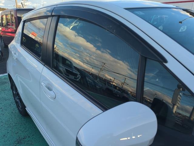 
								2016 TOYOTA VITZ RS full									