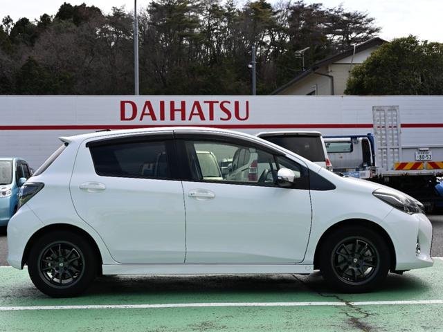 
								2016 TOYOTA VITZ RS full									