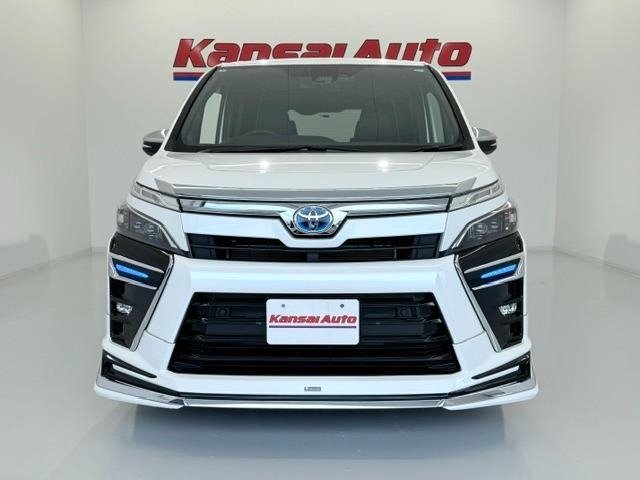 
								2021 TOYOTA VOXY HYBRID ZS KIRAMEKI III full									