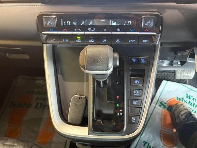 
								2022 TOYOTA VOXY S-Z full									