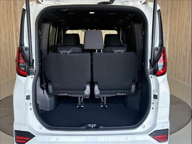 
								2022 TOYOTA NOAH HYBRID S-Z full									