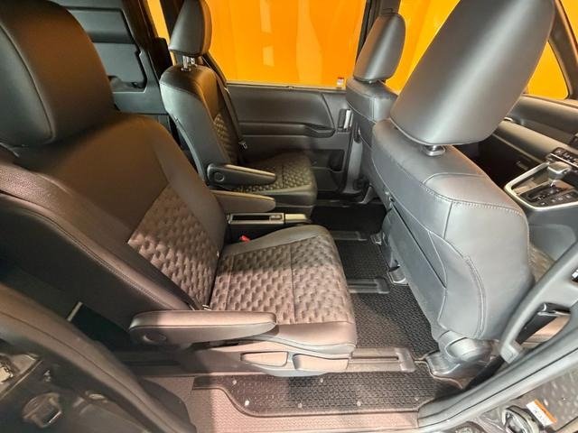 
								2022 TOYOTA VOXY S-Z full									