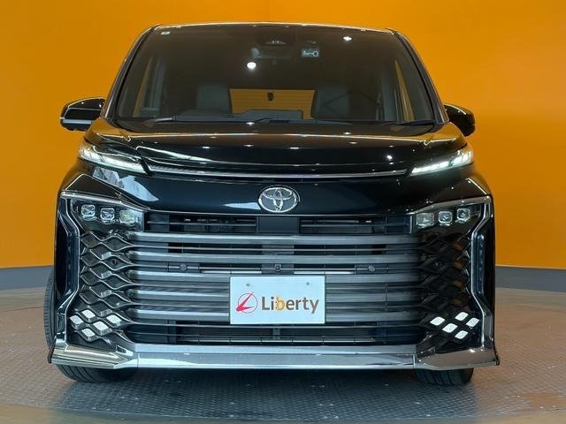 
								2022 TOYOTA VOXY S-Z full									