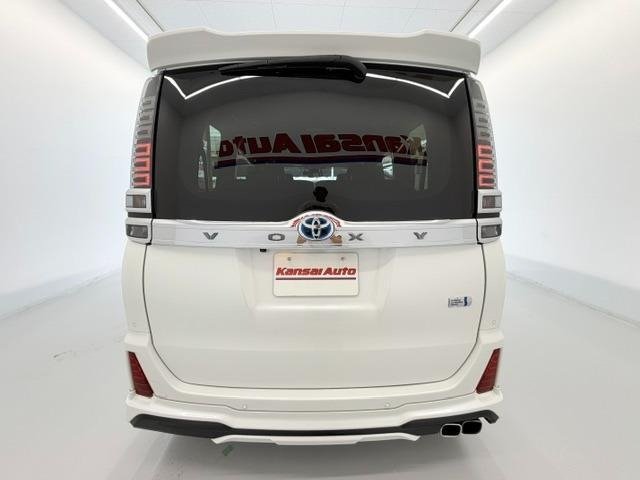 
								2021 TOYOTA VOXY HYBRID ZS KIRAMEKI III full									