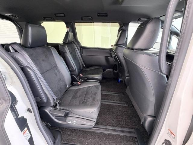 
								2021 TOYOTA VOXY HYBRID ZS KIRAMEKI III full									