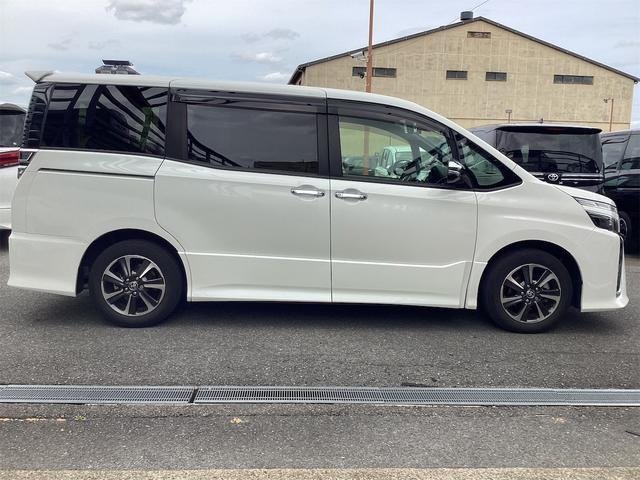 
								2020 TOYOTA VOXY ZS KIRAMEKI II full									