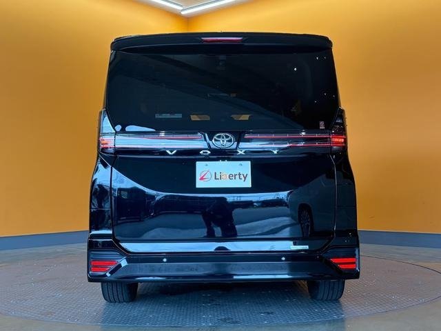 
								2022 TOYOTA VOXY S-Z full									