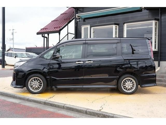 
								2020 TOYOTA NOAH HYBRID SI WxB II full									