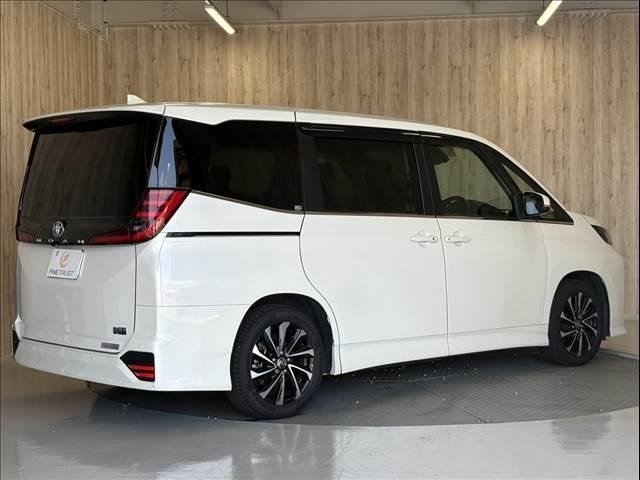 
								2022 TOYOTA NOAH HYBRID S-Z full									