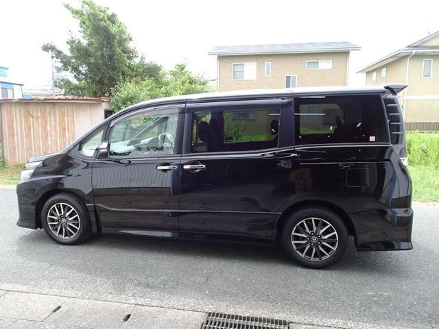
								2015 TOYOTA VOXY ZS full									