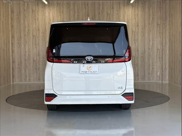 
								2022 TOYOTA NOAH HYBRID S-Z full									