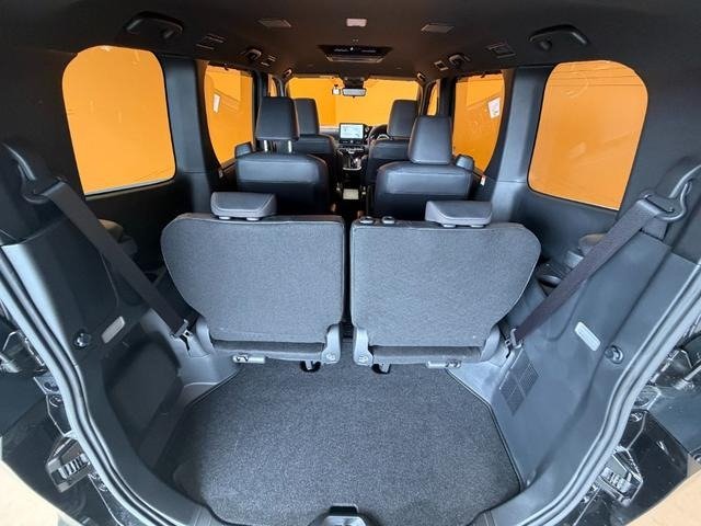
								2022 TOYOTA VOXY S-Z full									
