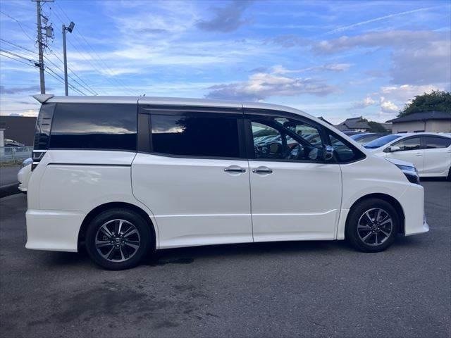 
								2019 TOYOTA VOXY ZS KIRAMEKI II full									