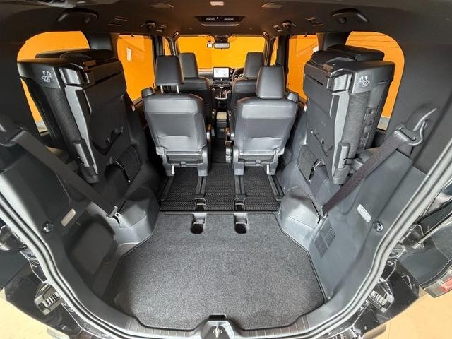 
								2022 TOYOTA VOXY S-Z full									
