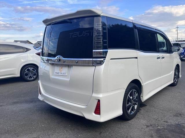 
								2019 TOYOTA VOXY ZS KIRAMEKI II full									