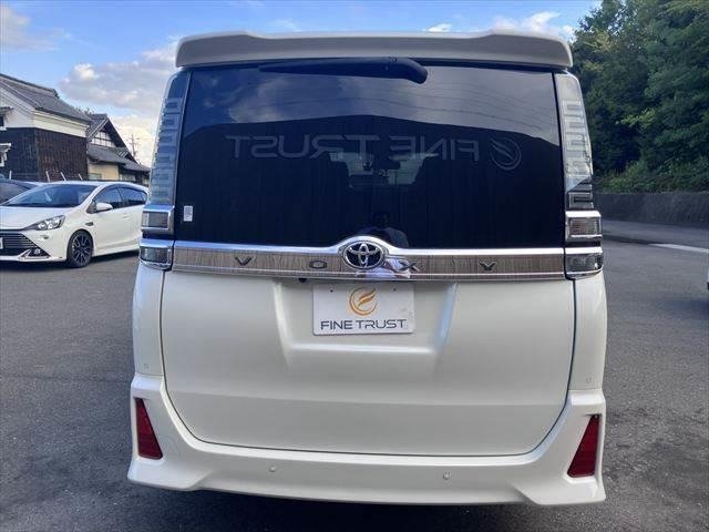 
								2019 TOYOTA VOXY ZS KIRAMEKI II full									