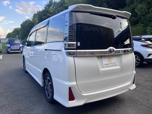 
								2019 TOYOTA VOXY ZS KIRAMEKI II full									