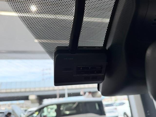 
								2021 TOYOTA VOXY HYBRID ZS KIRAMEKI III full									