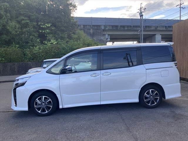 
								2019 TOYOTA VOXY ZS KIRAMEKI II full									