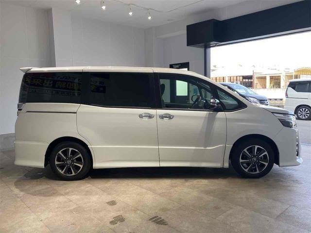 
								2018 TOYOTA VOXY ZS KIRAMEKI full									