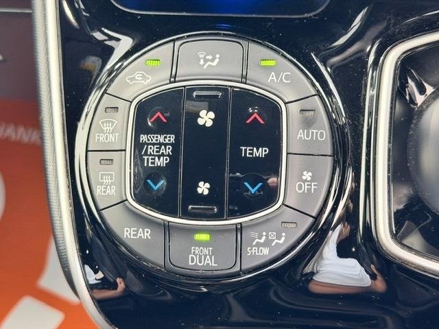 
								2021 TOYOTA VOXY HYBRID ZS KIRAMEKI III full									
