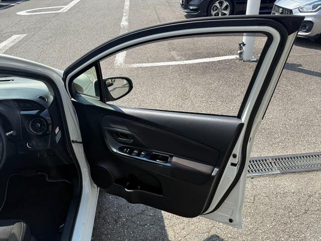 
								2020 TOYOTA VITZ F SAFETY EDITION III full									