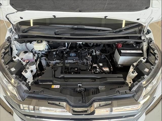 
								2022 TOYOTA NOAH HYBRID S-Z full									