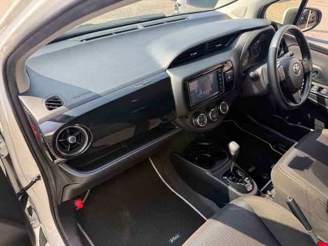 
								2020 TOYOTA VITZ F SAFETY EDITION III full									