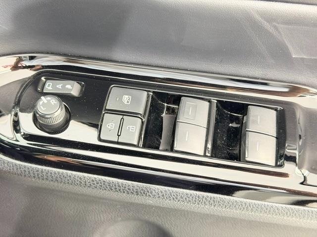 
								2021 TOYOTA VOXY HYBRID ZS KIRAMEKI III full									