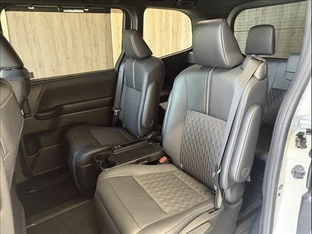 
								2022 TOYOTA NOAH HYBRID S-Z full									