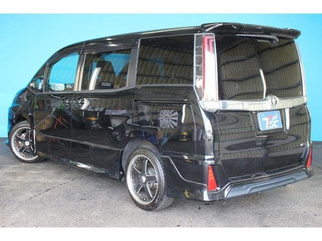 
								2017 TOYOTA NOAH SI full									