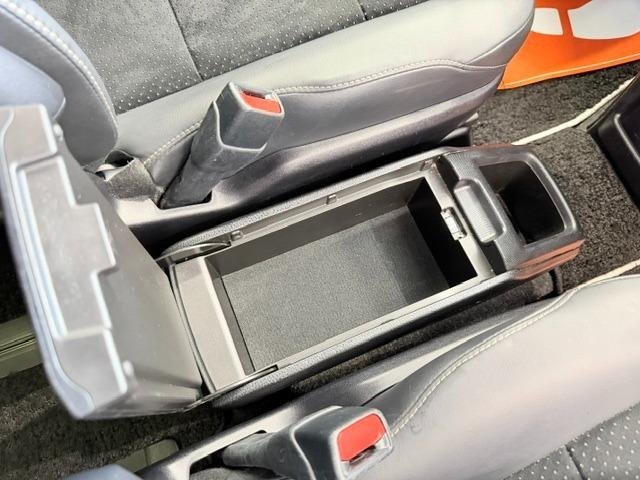 
								2021 TOYOTA VOXY HYBRID ZS KIRAMEKI III full									