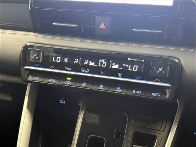 
								2022 TOYOTA NOAH HYBRID S-Z full									