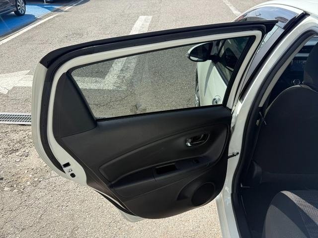 
								2020 TOYOTA VITZ F SAFETY EDITION III full									