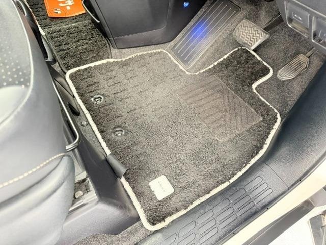 
								2021 TOYOTA VOXY HYBRID ZS KIRAMEKI III full									