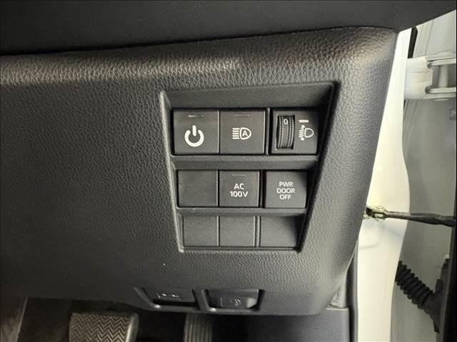 
								2022 TOYOTA NOAH HYBRID S-Z full									