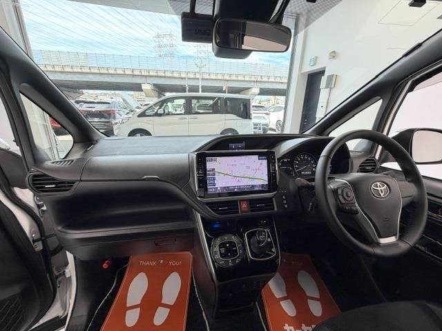 
								2021 TOYOTA VOXY HYBRID ZS KIRAMEKI III full									