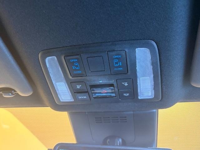 
								2022 TOYOTA VOXY S-Z full									