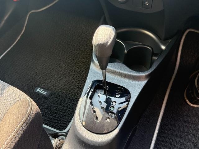 
								2020 TOYOTA VITZ F SAFETY EDITION III full									