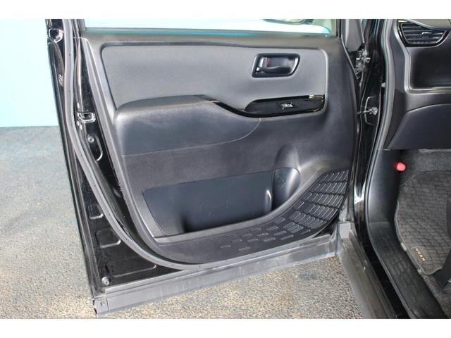 
								2017 TOYOTA NOAH SI full									