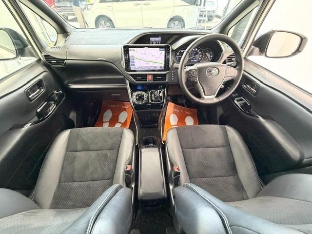 
								2021 TOYOTA VOXY HYBRID ZS KIRAMEKI III full									