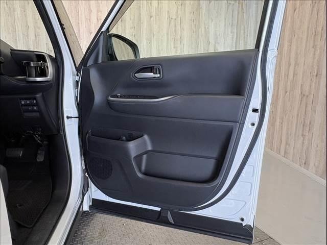 
								2022 TOYOTA NOAH HYBRID S-Z full									