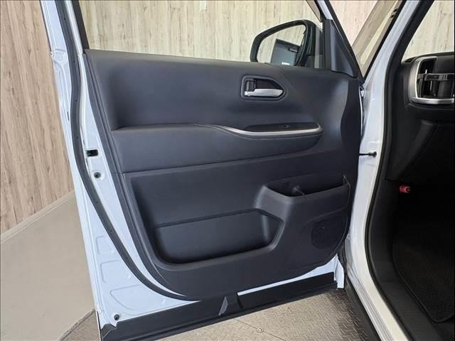 
								2022 TOYOTA NOAH HYBRID S-Z full									