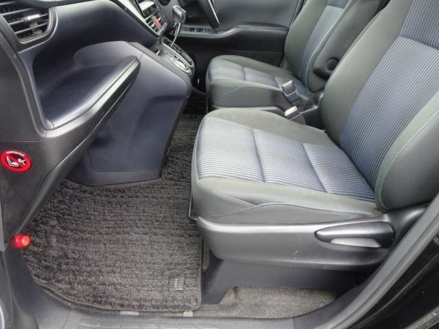 
								2015 TOYOTA VOXY ZS full									